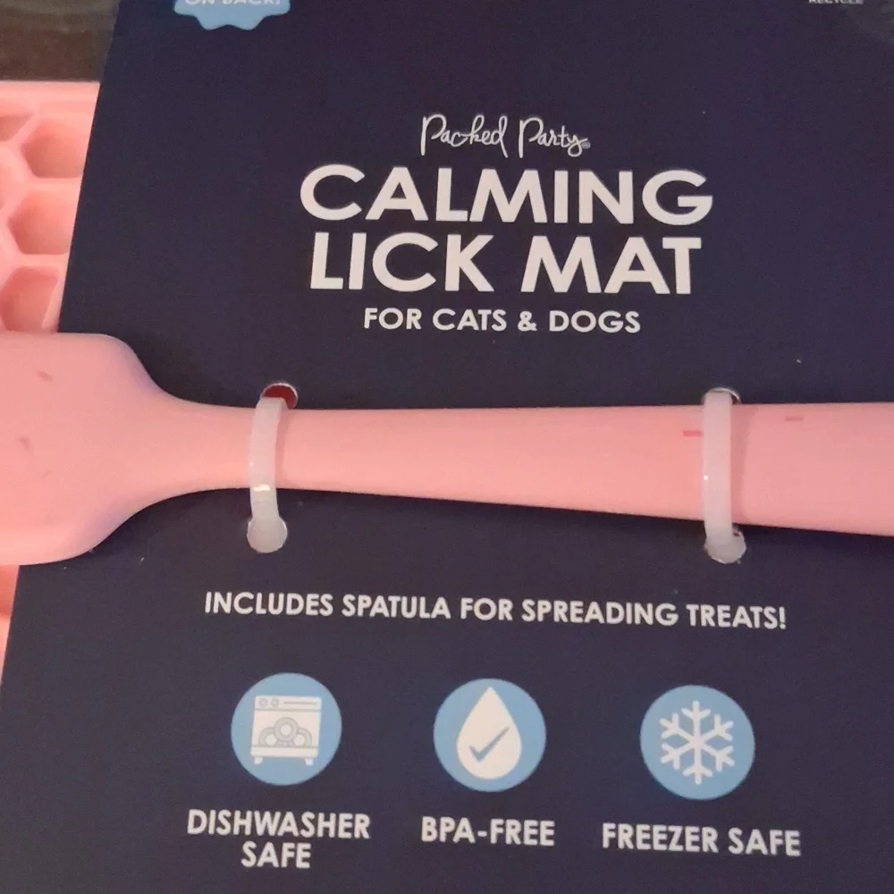 WOOF CALMING LICK MAT AND SPOON